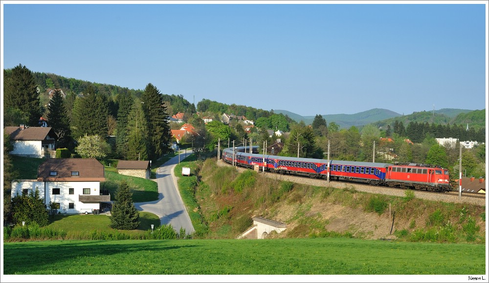 DB 110 497 mit dem SDZ D17214 (Ws-Pa); Hier bei Drrwien, 22.4.2011