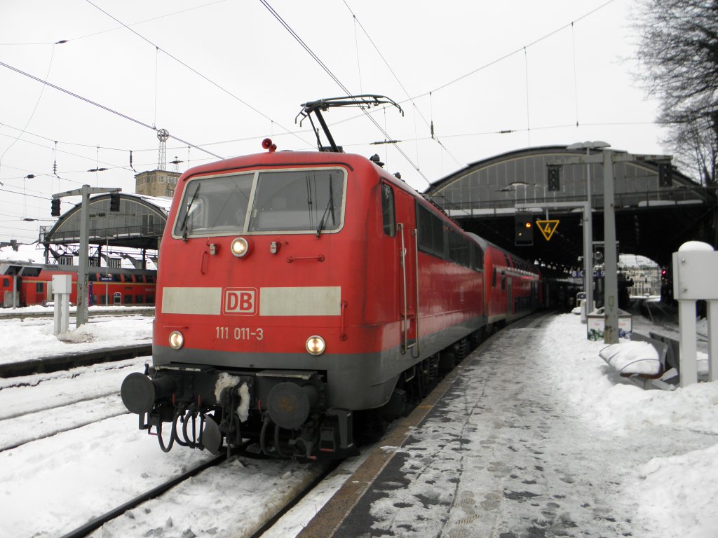 DB 111 011-3 in Aachen Hbf am 29.12.10