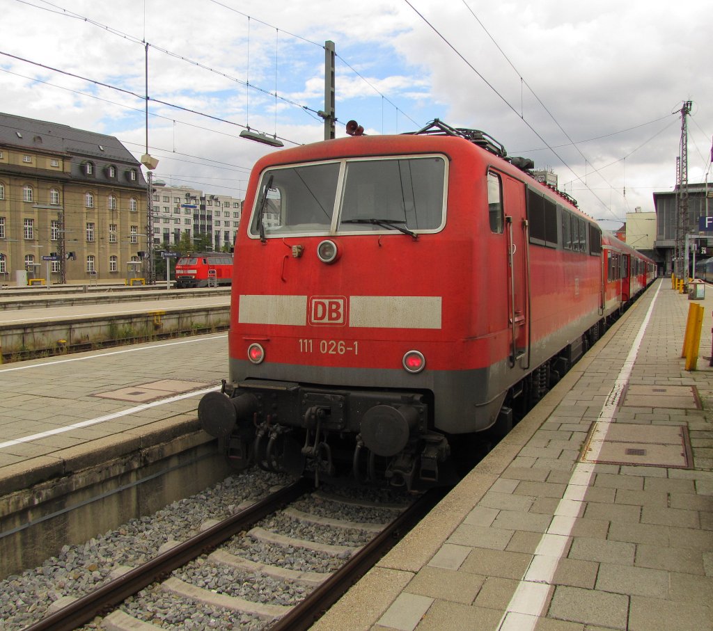 DB 111 026-1 mit der RB 5412 aus Innsbruck Hbf, in Mnchen Hbf; 26.09.2010