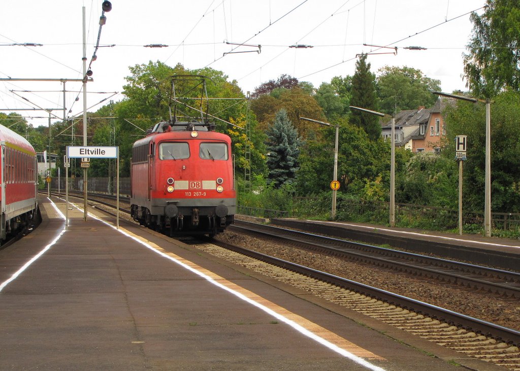 DB 113 267-9 von DB AutoZug, beim umsetzen im Bf Eltville. Sie hat zuvor den D 1829 aus Dortmund nach Eltville gebracht; 17.09.2010