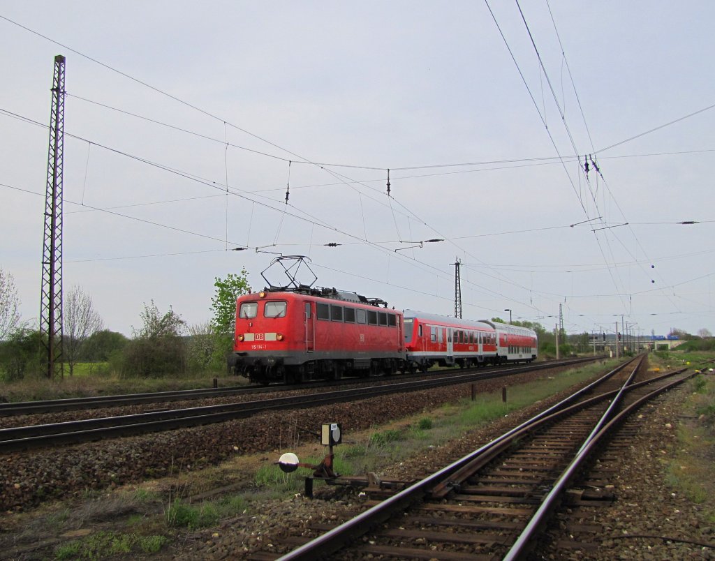 DB 115 114-1 mit dem PbZ 1987 von Leipzig Hbf nach Mnchen-Pasing Bbf, in Naumburg (S); 29.04.2010