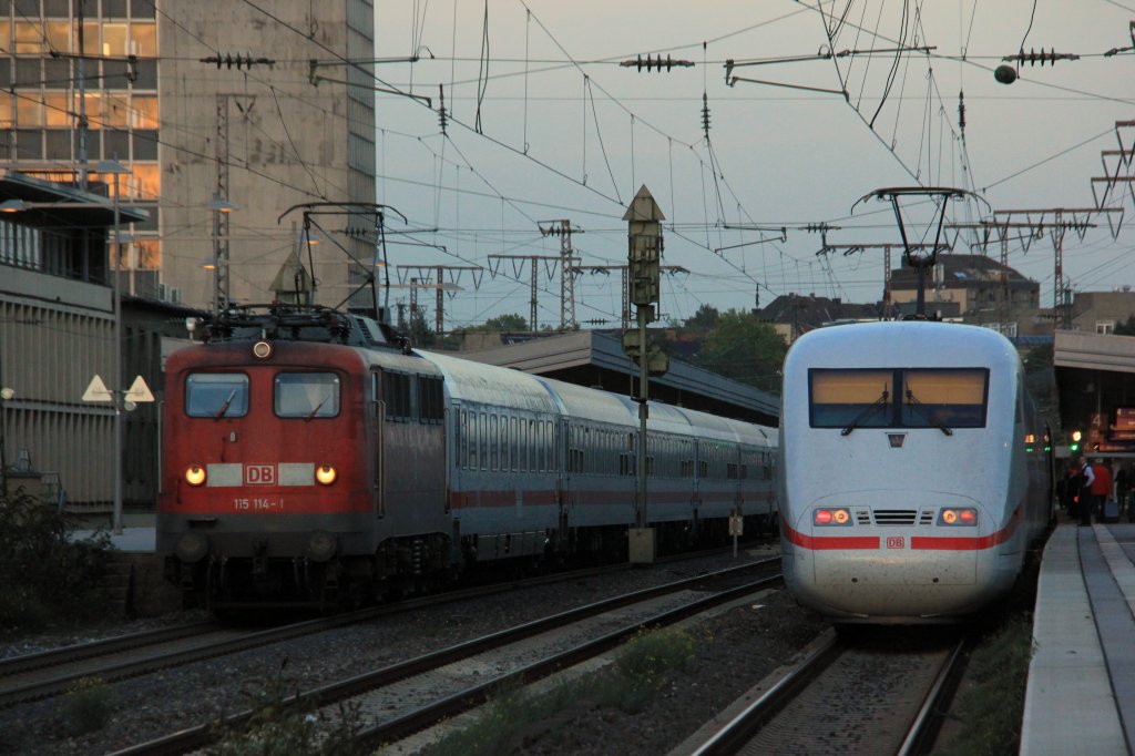 DB 115 114-1 mit IC & rechts ICE 401er in Essen Hbf, September 2012.