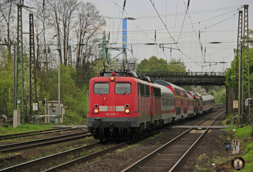 DB 115 205-7 mit Pbz 2471 in Essen Dellwig, Mai 2013.