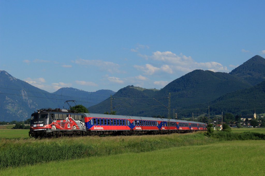 DB 115 509 -2  80 Jahre Auto im Zug  zieht den PF 13994 aus sterreich in Richtung Mnchen.
Bernau, 16.06.12