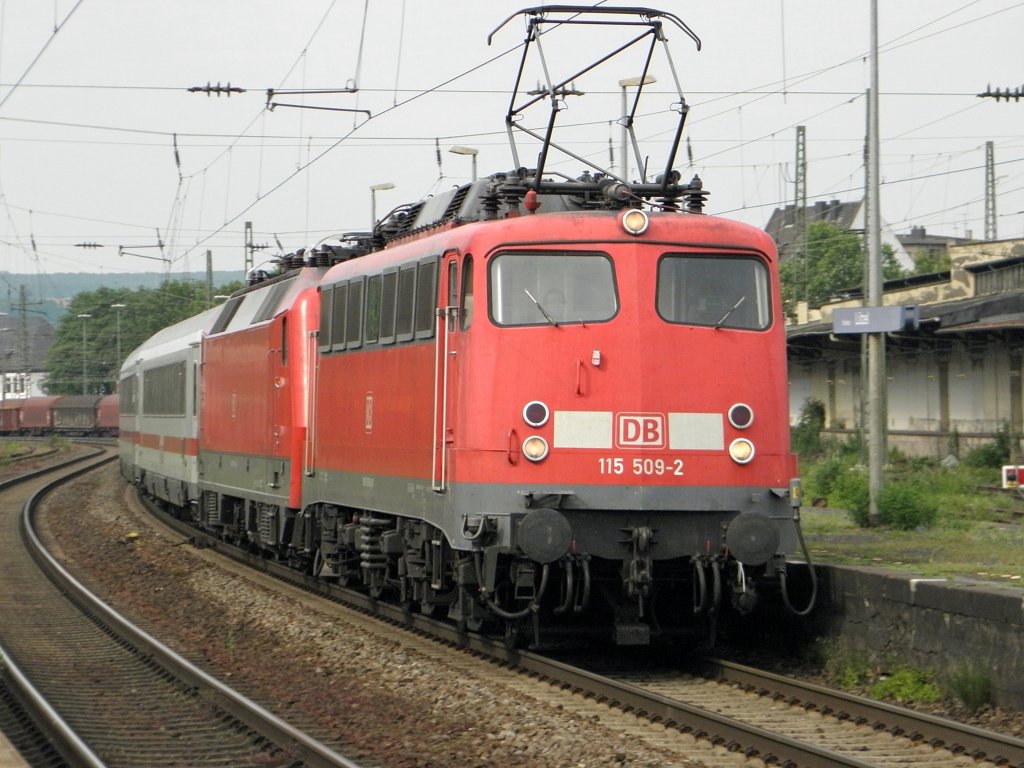 DB 115 509-2 mi einer Br 120 im Schlepp in Koblenz-Ltzel am 4.6.2011