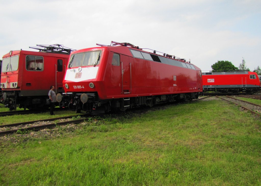 DB 120 005-4 im Bw Weimar; 29.05.2010