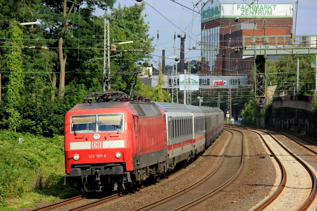 DB 120 150-8 mit IC in Wuppertal, September 2012.