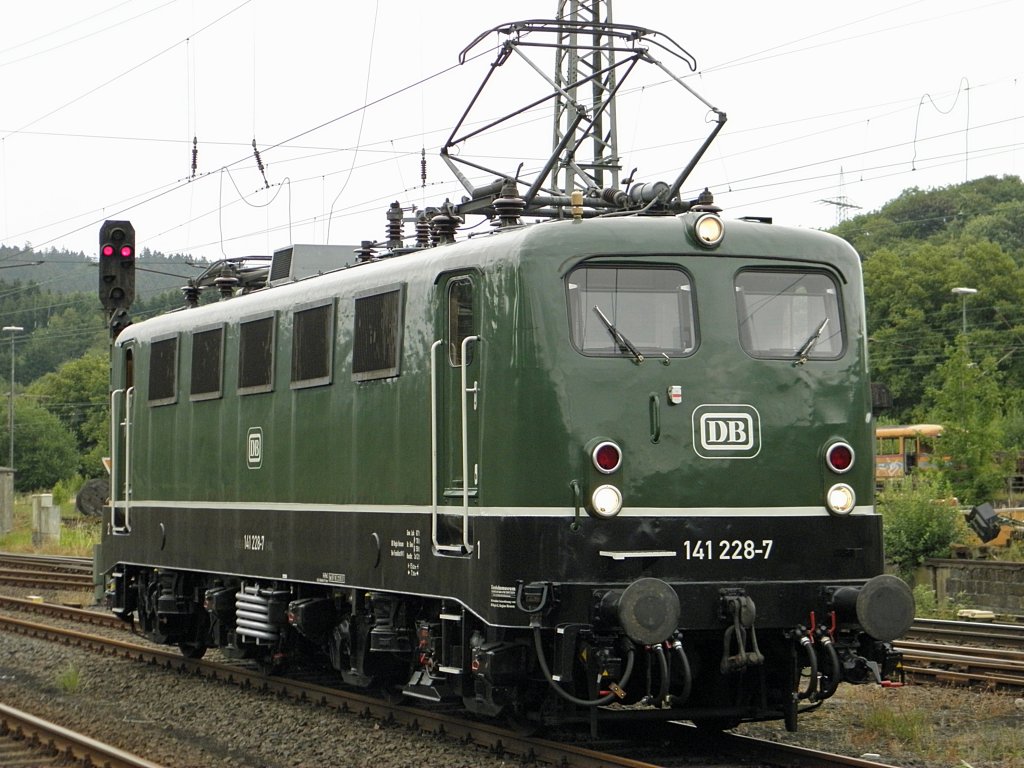 DB 141 228-7 in Altenbeken am 2.7.2011