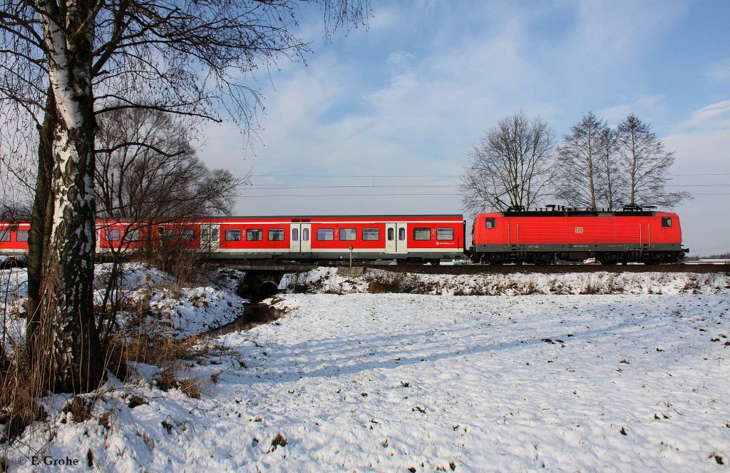 DB 143 094-1 S-Bahn Nrnberg als S1 39136 Hersbruck - Forchheim, KBS 890.1 Hartmannshof - Nrnberg - Bamberg, fotografiert bei Baiersdorf am 31.01.2012