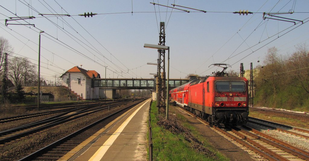 DB 143 114-7 mit dem RE 4289 von Koblenz Hbf nach Frankfurt (M) Hbf, in Mainz-Bischofsheim; 29.03.2011