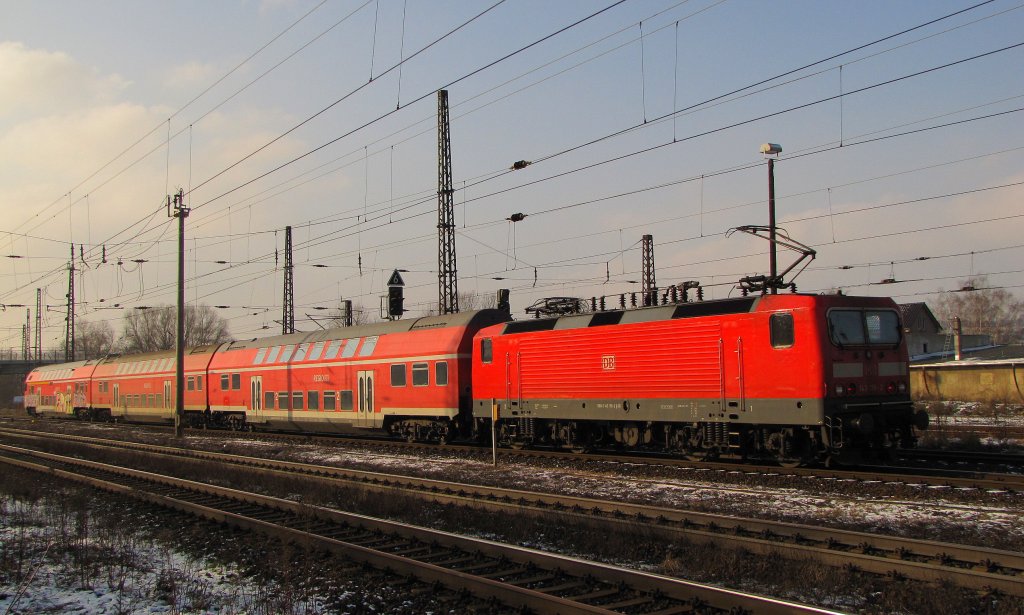 DB 143 178-2 mit der RB 16911 nach Saalfeld (Saale), bei der Ausfahrt in Naumburg (Saale) Hbf; 28.01.2011