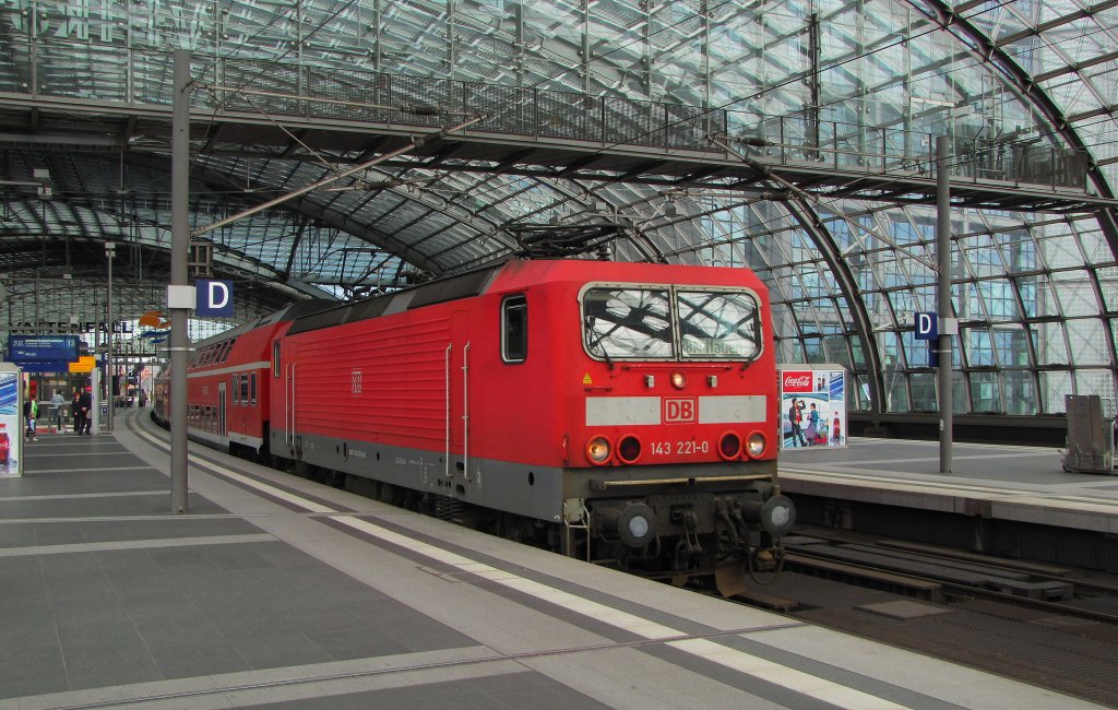 DB 143 221-0 als RB 18924 von Senftenberg nach Nauen, in Berlin Hbf; 09.08.2011