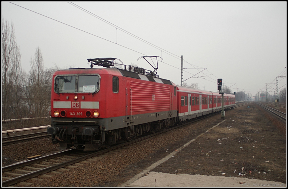 DB 143 309 mit x-Wagen von DB Regio NRW GmbH im S-Bahnergnzungsverkehr nach Wustermark (gesehen Berlin Jungfernheide 18.02.2011)