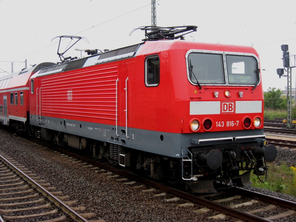 DB 143 816-7 am 6.9.2010 im Bahnhof Bitterfeld