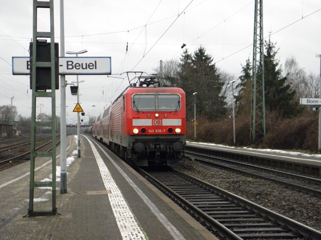 DB 143 835-7 mit dem RB27 in Beuel am 7.1.11