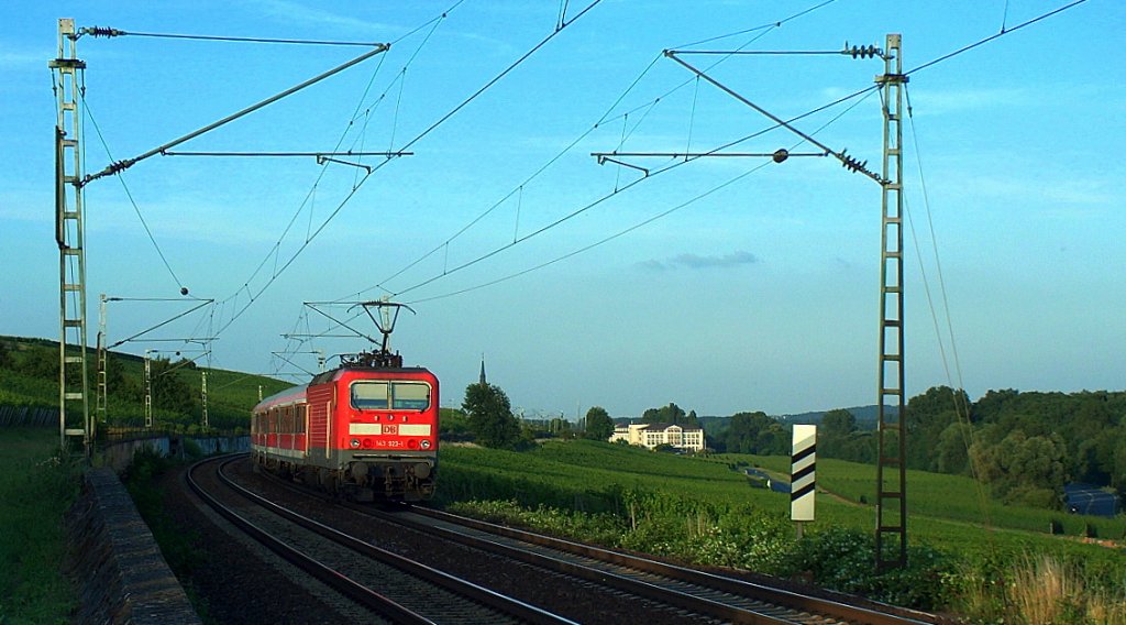 DB 143 923-1 mit der RB 15543 von Koblenz Hbf nach Wiesbaden Hbf, bei  Hattenheim; 30.06.2008