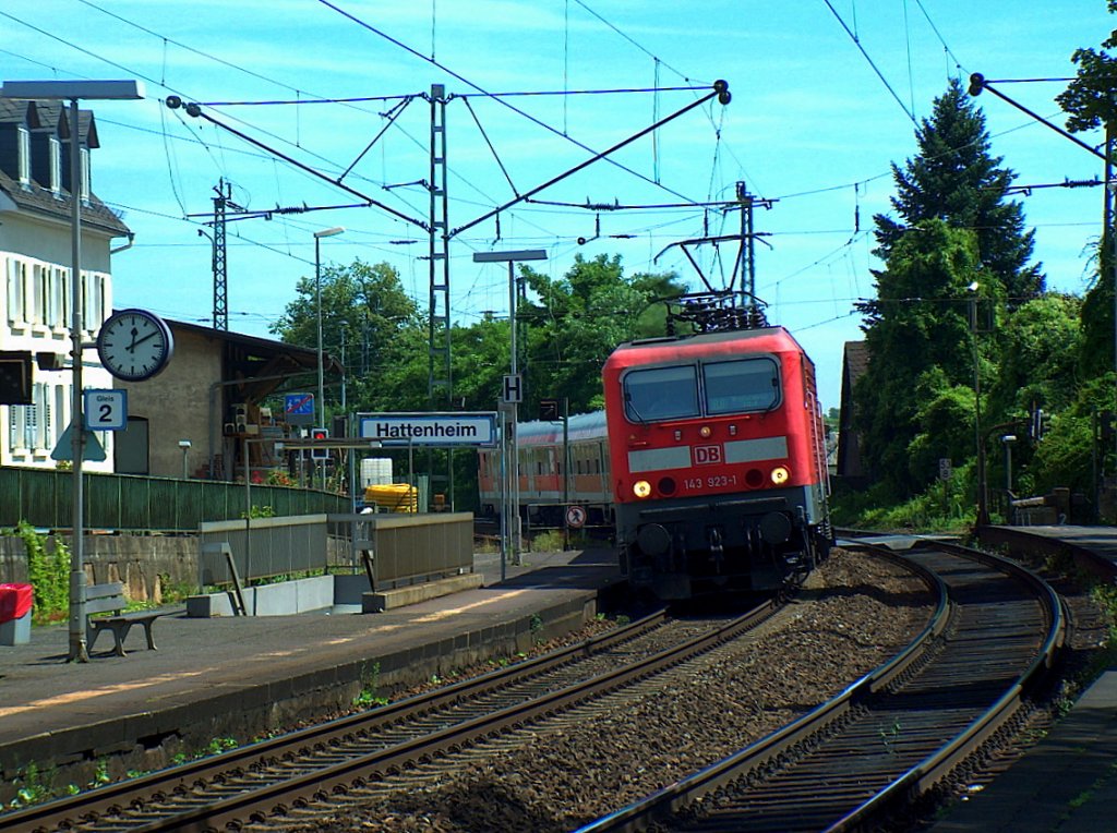 DB 143 923-1 mit der RB 15520 von Wiesbaden Hbf nach Koblenz Hbf, in Hattenheim; 26.06.2008