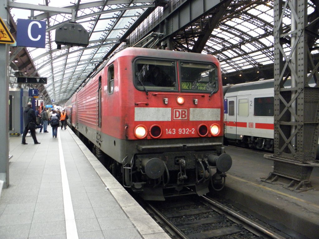 DB 143 932-2 im Klner Hbf am 11.12.10