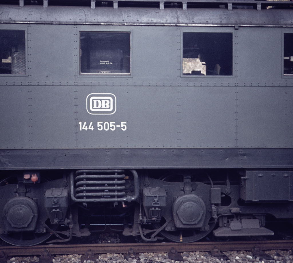 DB 144 505-5, aufgenommen etwa 1978/1979 mit einer AGFAMATIC 300 sensor