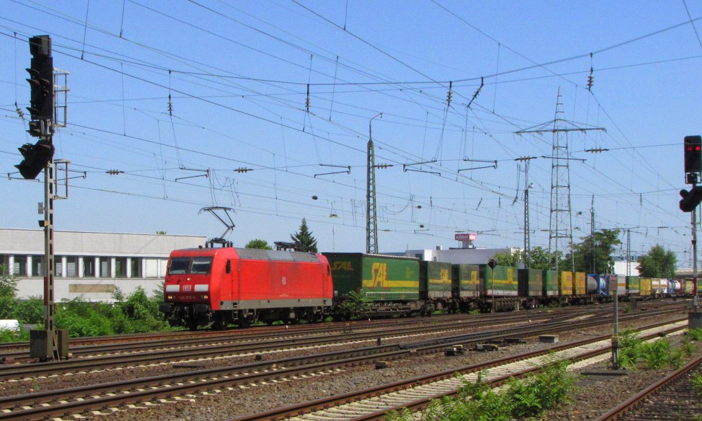 DB 145 073-3 mit dem TEC 42128 von Verona Q. E. (I) nach Kln Eifeltor in Mainz- Mombach; 16.07.2010