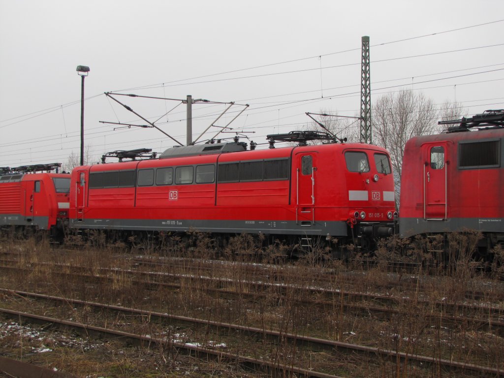 DB 151 015-5 in einem Lokzug Richtung Grokorbetha, in Naumburg (S) Hbf; 19.02.2011