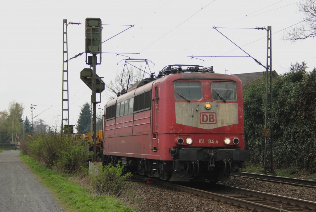DB 151 134-4 in Limperich am 30.3.2012 