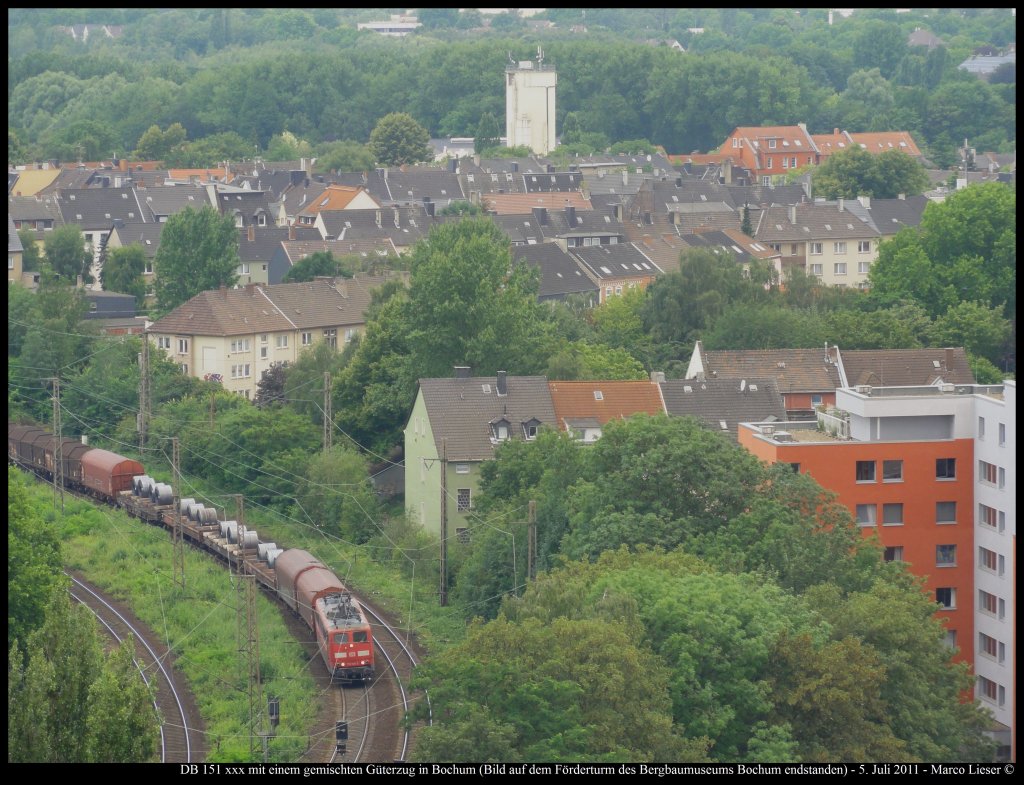 DB 151 xxx mit einem gemischten Gterzug in Bochum (Bild auf dem Frderturm des Bergbaumuseums Bochum endstanden) (07.07.2011)