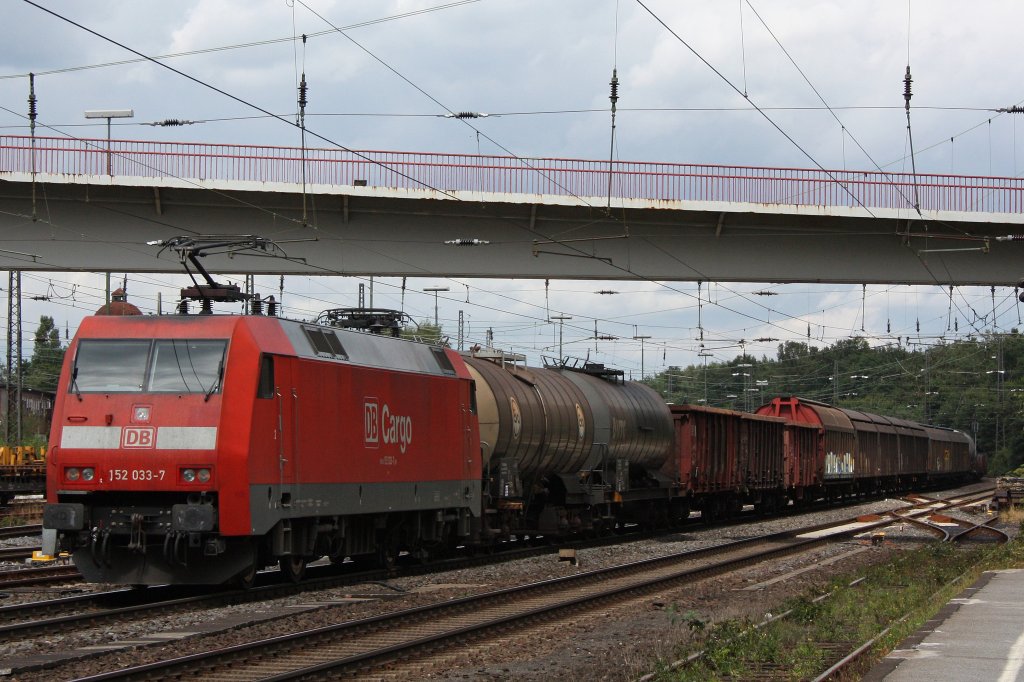 DB 152 033 am 22.7.11 mit einem gemischten Gterzug bei der Durchfahrt durch Duisburg-Entenfang.
Gru an den Tf!