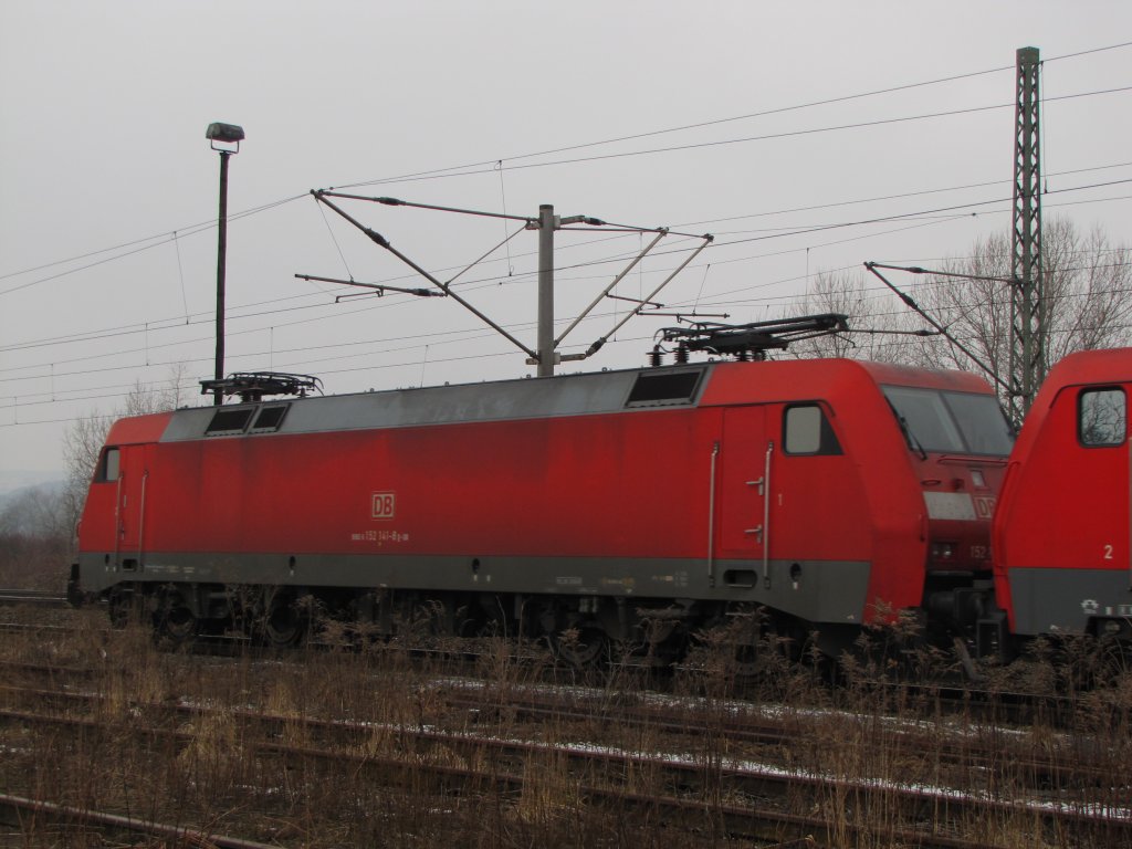 DB 152 141-8 in einem Lokzug in Naumburg (Saale) Hbf; 19.02.2011