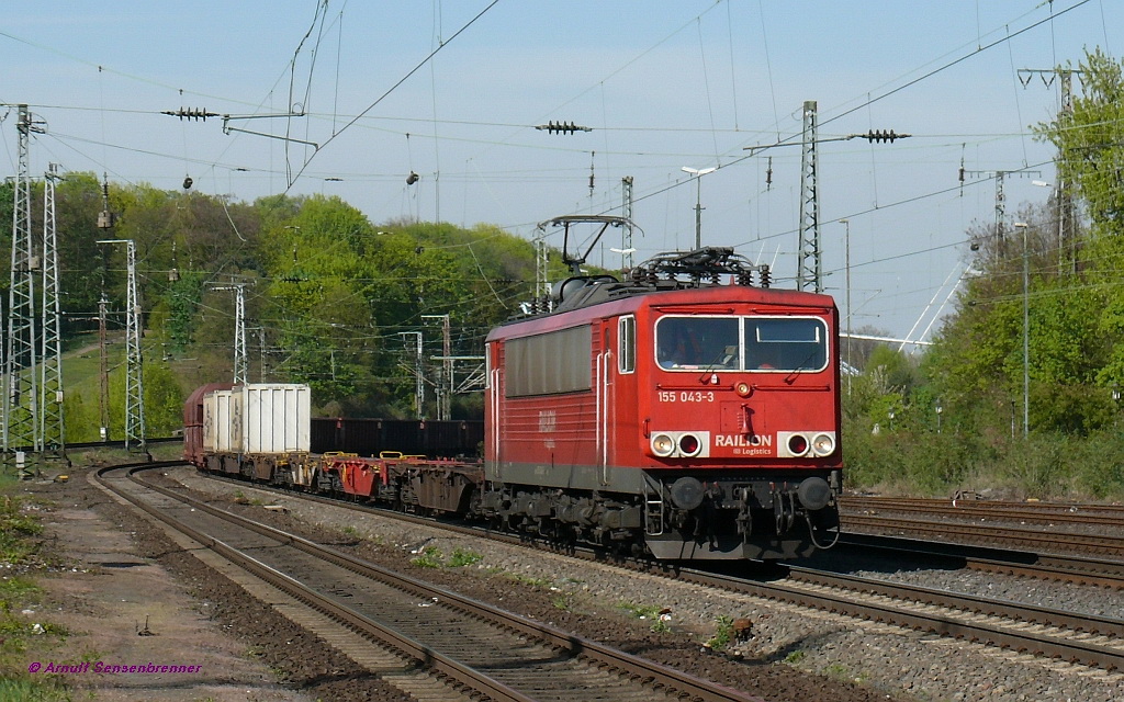 DB 155 043 unterwegs mit einem Gterzug.
22.04.2010  Kln-West