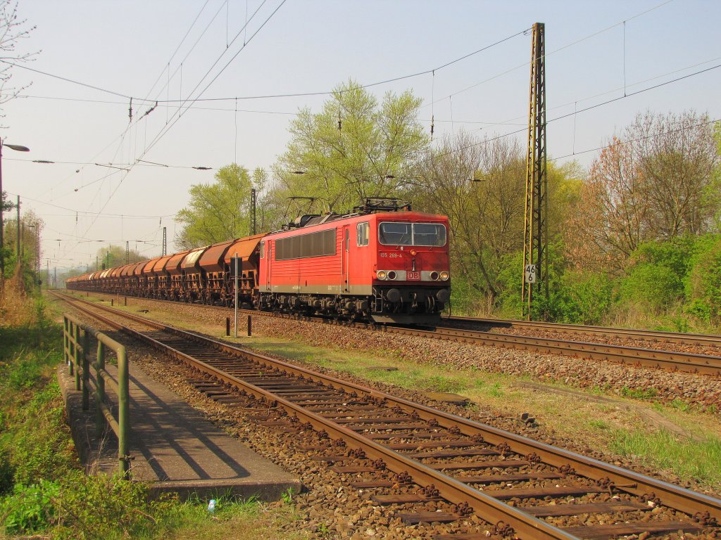 DB 155 269-4 mit einem Getreide-Ganzzug Richtung Grokorbetha, in Naumburg (S); 20.04.2011