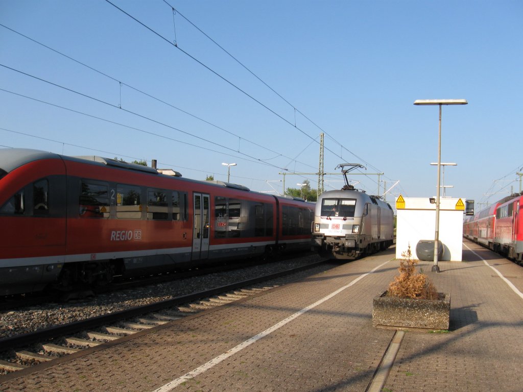 DB 182 004 - 2 ( Porschelok ), als Leerfahrt am 09.09.2009 im Bahnhof Pleinfeld (Strecke Treuchtlingen - Nrnberg, KBS 910)