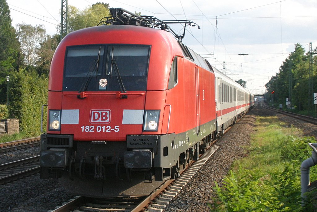 DB 182 012 mit IC 1812 am 5.9.10 in Dsseldorf-Angermund