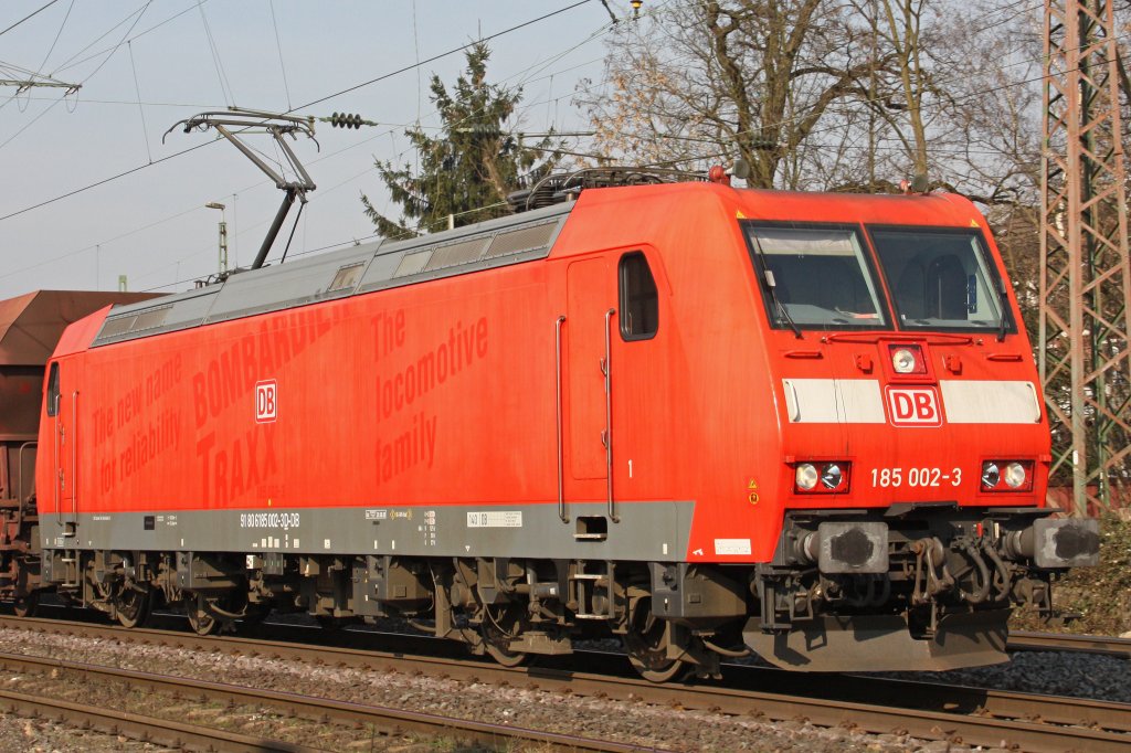 DB 185 002 (ex Bombadier Traxx Werbelok) am 4.3.11 in Ratingen-Lintorf