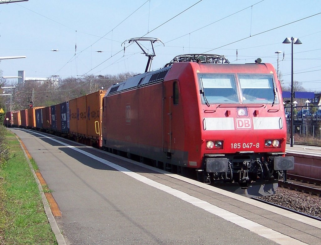 DB 185 047-8 mit einen Container Zug (13.04.10)