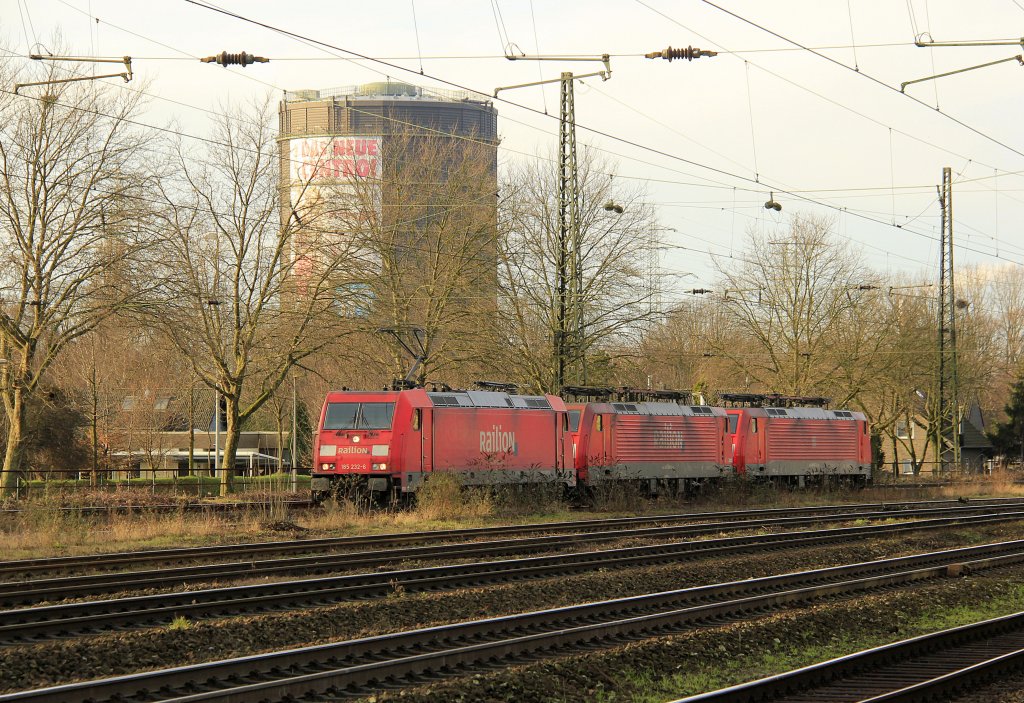 DB 185 232-6 mit zwei 189er in Oberhausen Osterfeld, Dezember 2012.