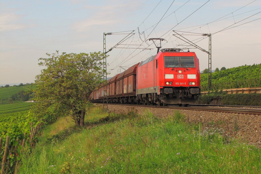 DB 185 341-5 mit Kohlewagen Richtung Wiesbaden, bei Erbach (Rheingau); 02.09.2011