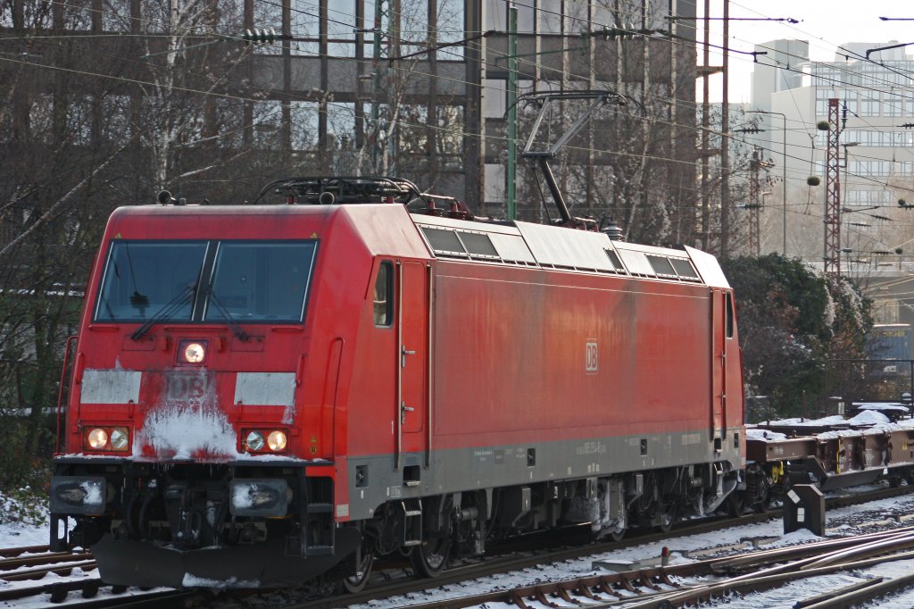 DB 185 354 am 4.12.10 bei der Durchfahrt durch Dsseldorf-Rath