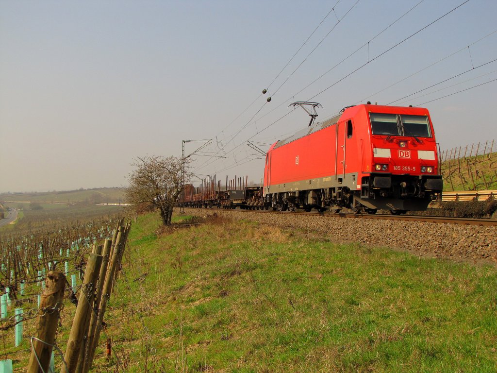 DB 185 355-5 mit einem gemischten Gterzug Richtung Wiesbaden, bei Erbach (Rhg); 23.03.2012