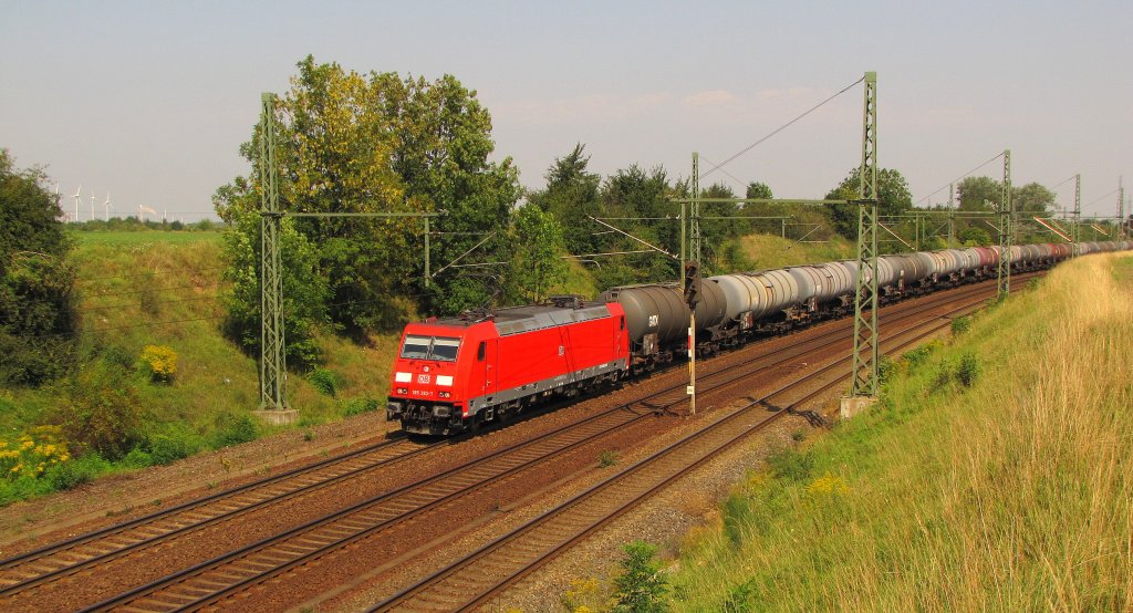 DB 185 383-7 mit Kesselwagen Richtung Weienfels, bei Schkortleben; 26.08.2011