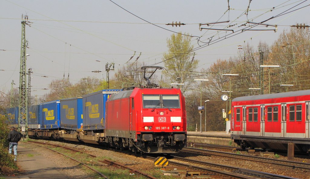 DB 185 387-8 mit dem TEC 43255 (LKW-Walter KV) von Kln Eifeltor nach Verona Quadrante Europa, in Mainz-Bischofsheim; 29.03.2011