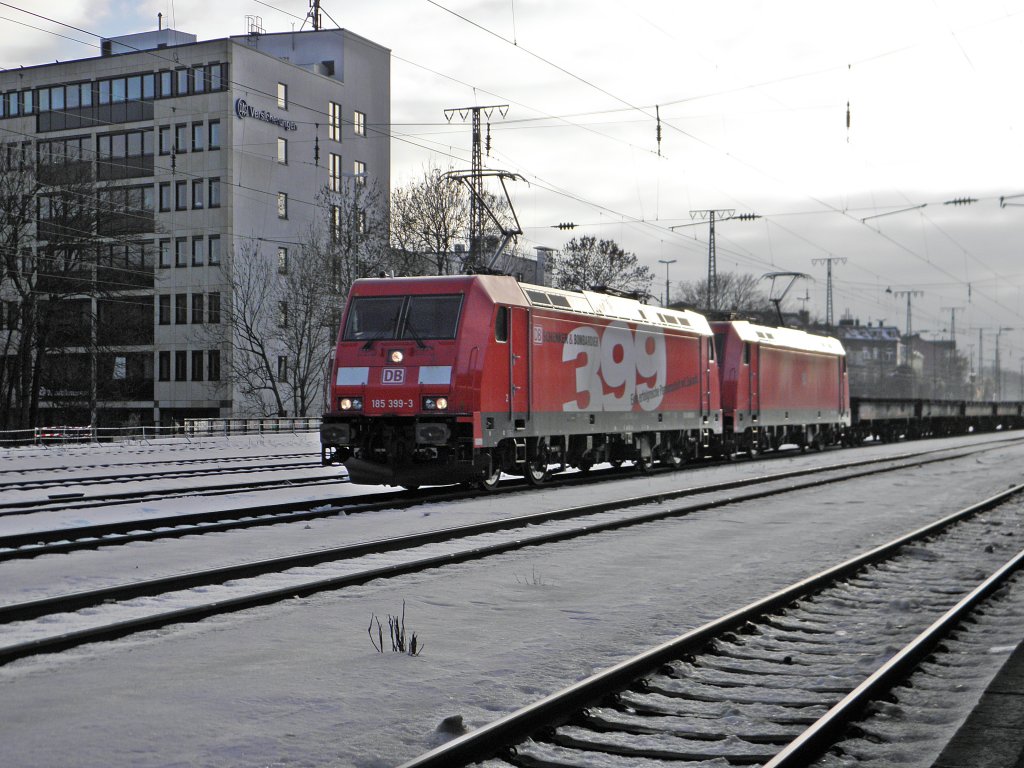 DB 185 399-3 mit Schwestermaschine in Kln West am 30.12.10

