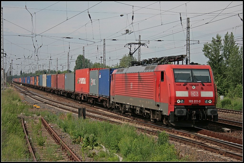 DB 189 011-0 mit langem Containerzug (NVR-Nummer: 91 80 6189 011-0 D-DB, gesehen Wustermark-Priort 10.06.2010)