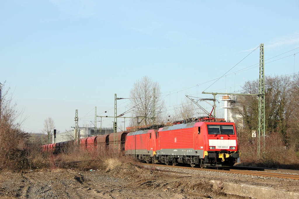 DB 189 033-4 mit 189 xxx-x in Bonn-Oberkassel am 5.2.2012 Gru an den Tf !! 