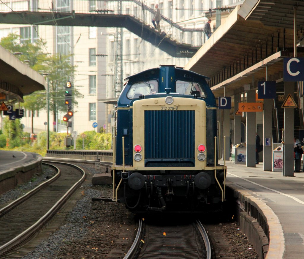 DB 212 376-8 in Wuppertal Hbf, Oktober 2012.