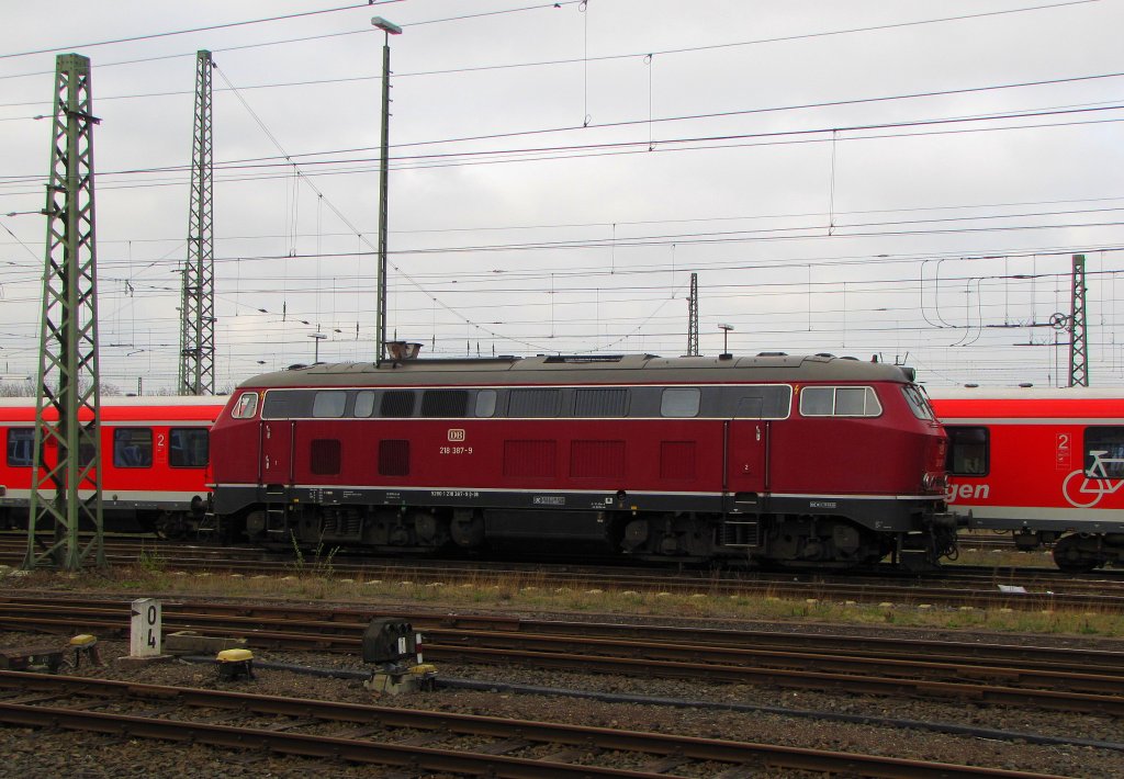 DB 218 387-9 (92 80 1218 387-9 D-DB) der Kurhessenbahn, am 04.04.2012 abgestellt in Kassel Hbf.