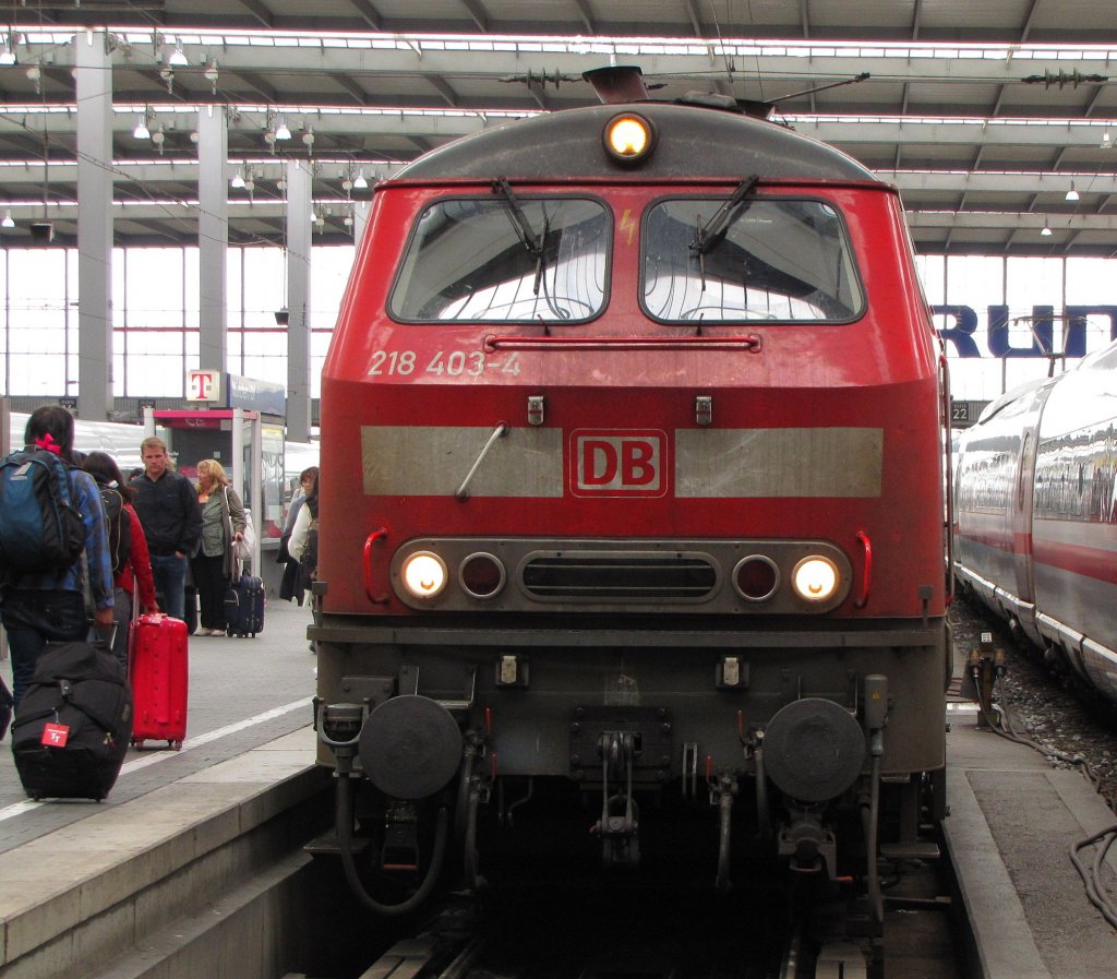 DB 218 403-4 nach der Ankunft des EC 193 aus Zrich HB, in Mnchen Hbf; 26.09.2010