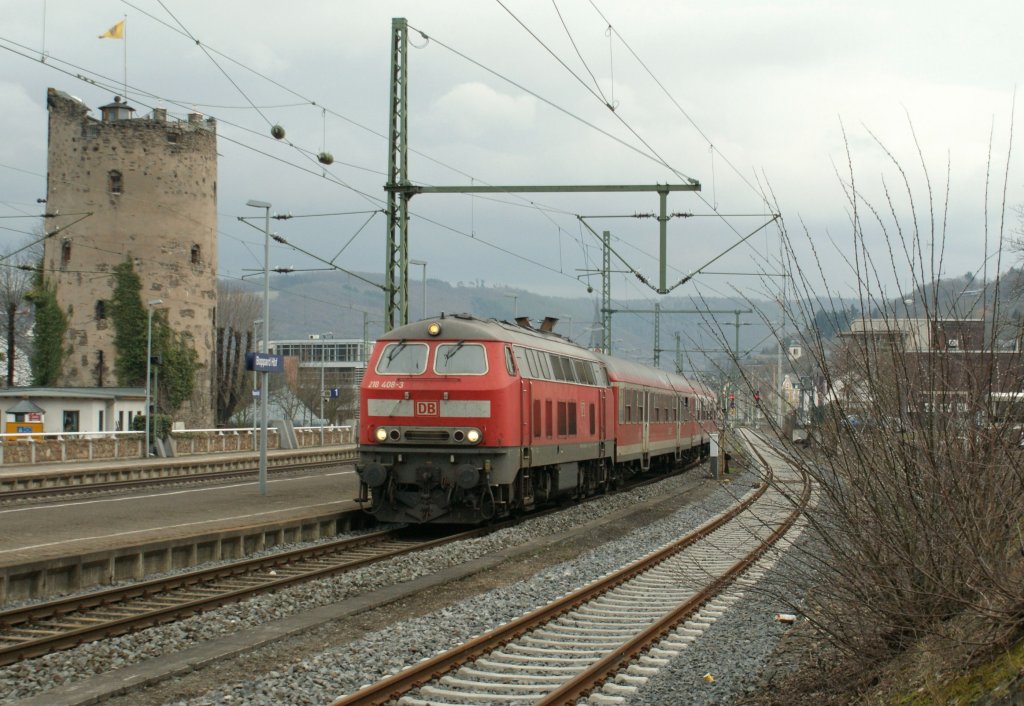 DB 218 408-3 verlsst am 20. Mrz 2010 Boppard mit einer RB Richtung Hunsrck. 
