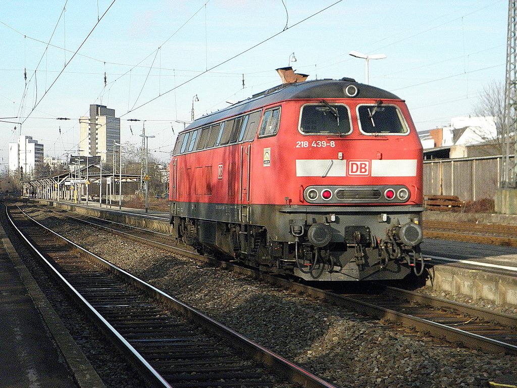 DB 218 439-8 fhrt solo durch den Bahnhof Bonn-Beuel am 10.1.11