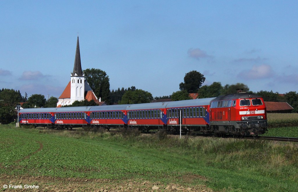 DB 218 466-1 mit Sonderzug / Pilgerzug BTE Bahn TouristikExpress von Kronach nach Alttting, KBS 945 Landshut - Mhldorf, fotografiert bei Gtzdorf am 10.09.2011